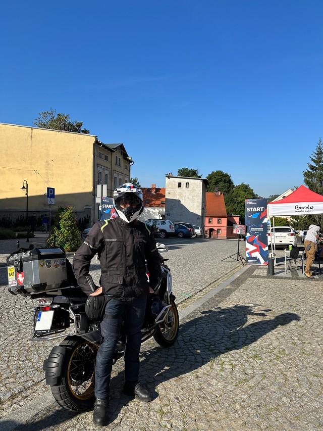 Старт на плошчы ў Бардо.