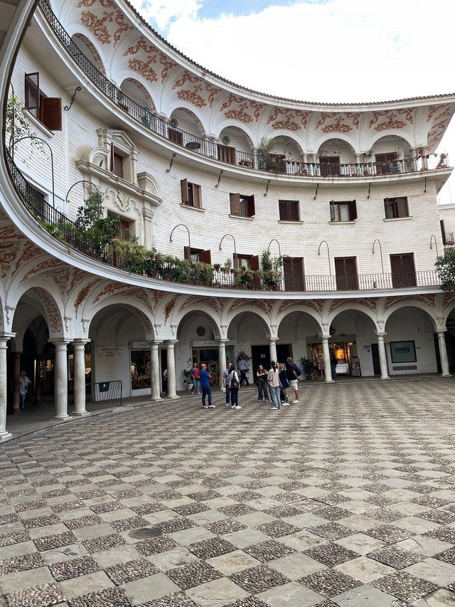 Маляўнічая плошча Plaza del Cabildo